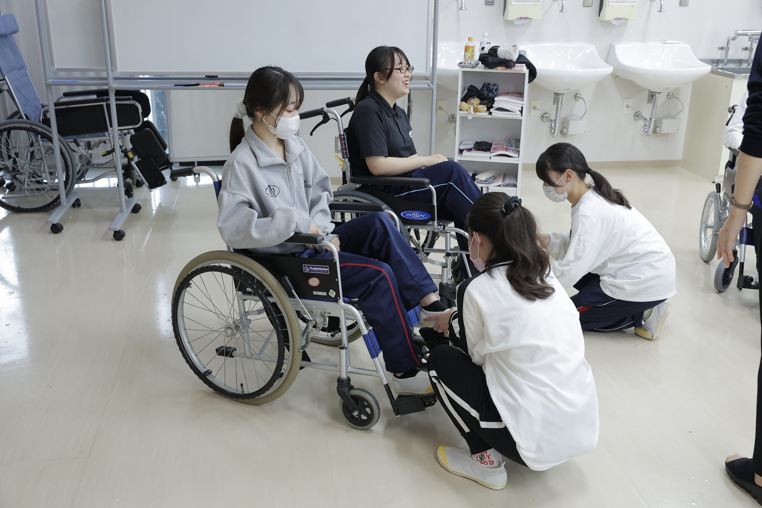 【看護学科】動かす力！移送技術のスキルアップ