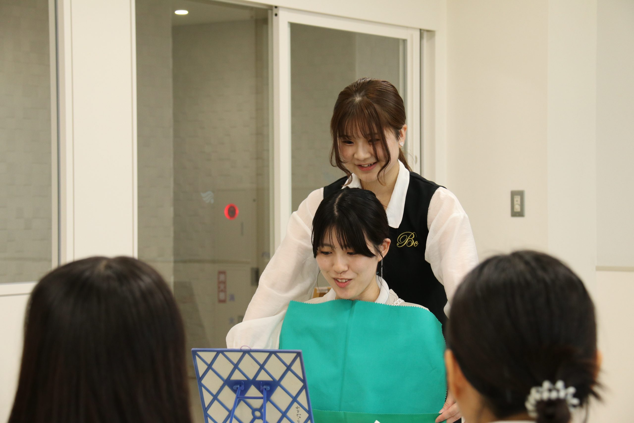 【総合ビューティ学科】あなたに似合うリップカラーは？パーソナルカラー診断☆