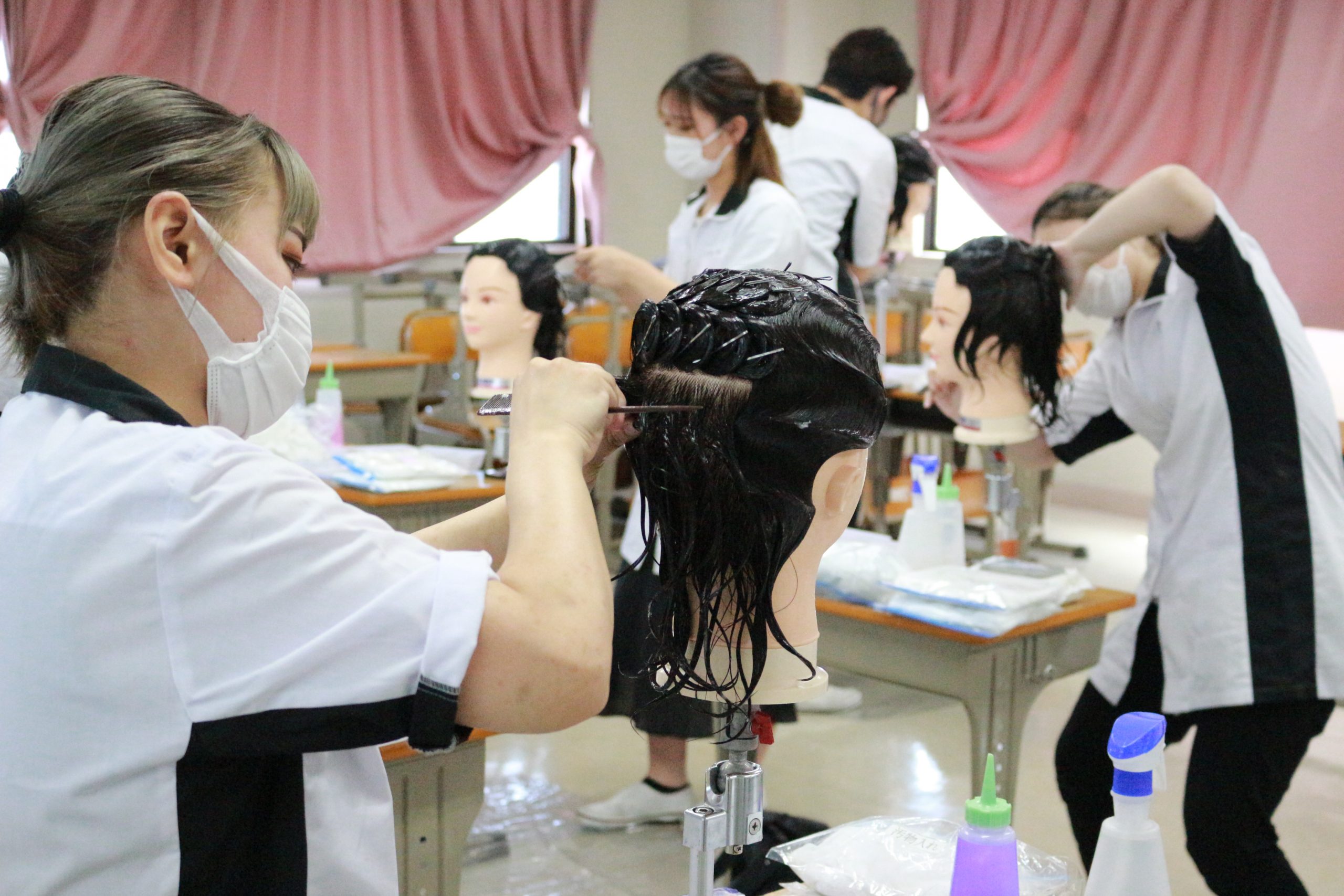 【美容学科】夏映えヘアに挑戦🌻三つ編み＆くるりんぱアレンジ体験！
