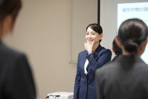 【医療秘書学科】笑顔で伝える”おもてなしの心”　ANAホスピタリティ研修を実施！