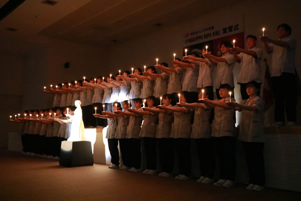 看護学科 第9期生の“宣誓式”が行われました！